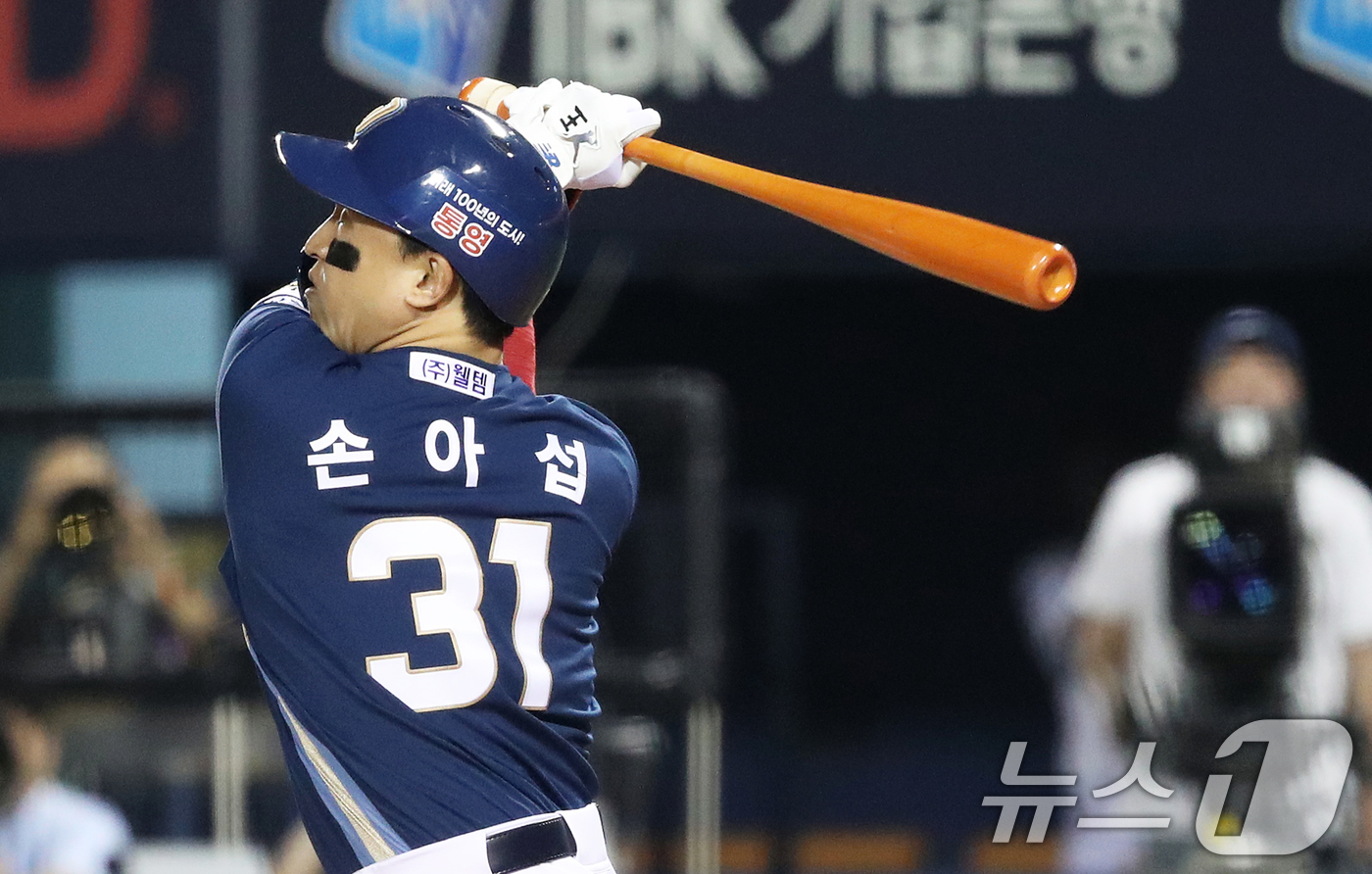 빅딜 루머가 현실로…<b>우승</b> 목 마른 <b>한화</b>와 <b>손아섭</b>이 뭉쳤다