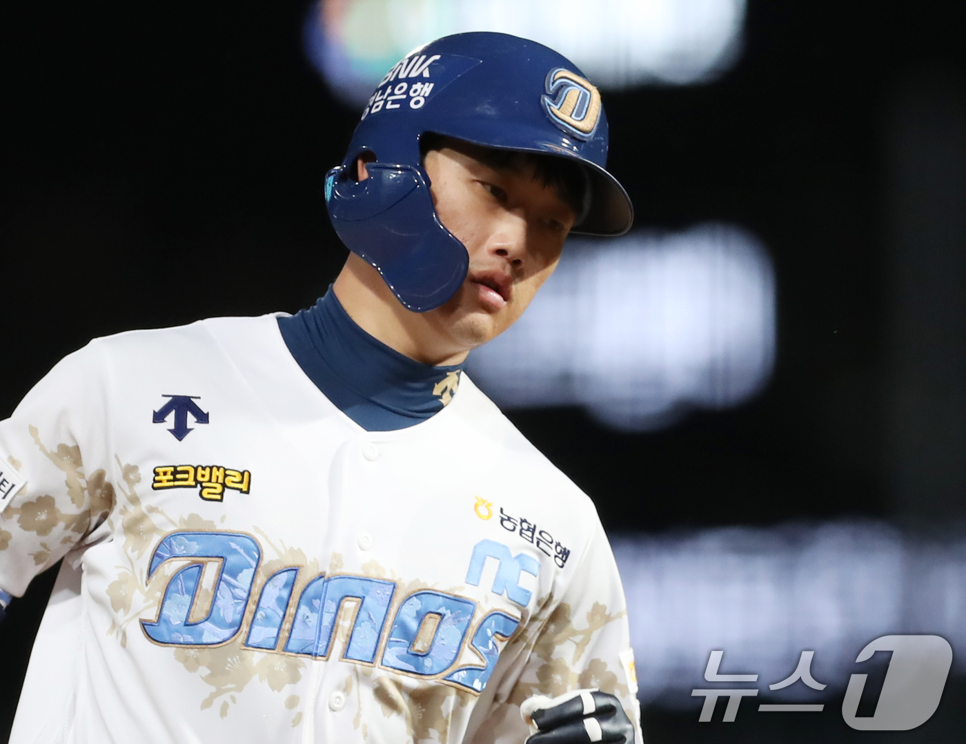 2위 LG, 삼성 잡고 5연승…60승 고지 선착·선두 <b>한화</b> 0.5G차 추격(종합...