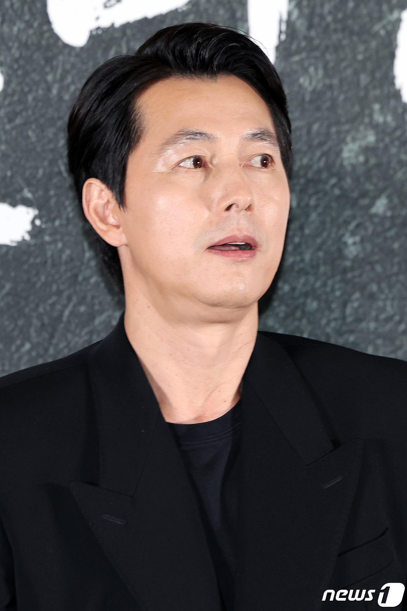 '문가비와 혼외자' <b>정우성</b>, 연인과 <b>혼인신고설</b>…긍정도 부정도 없이 "사...