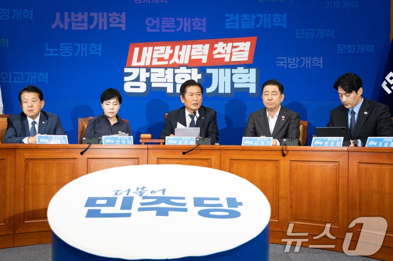 정청래, 국힘 빼고 야4당 회동 "악수는 사람하고 하는 것"…"위험한 독주" 논란