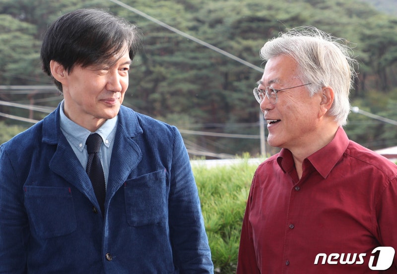 文 전 <b>대통령</b>, <b>대통령</b>실에 "조국 광복절 사면 필요" 요청