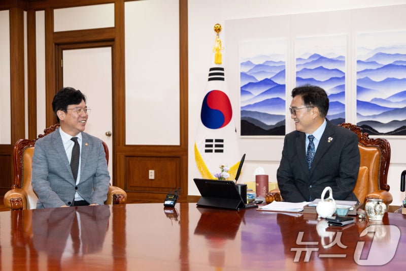 <b>김영훈</b> 장관 접견하는 <b>우원식</b> 국회의장