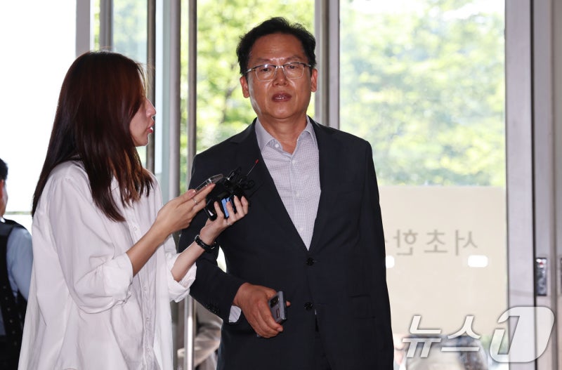 '임성근 불송치' <b>김철문</b> 前<b>경북청장</b>, <b>특검</b> 출석…"외압 없었다"