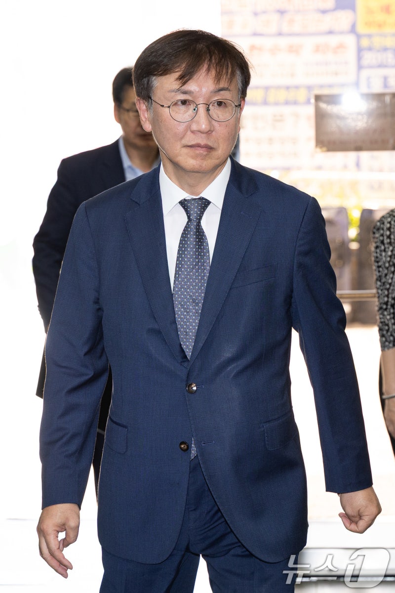 회의 참석하는 <b>한동수</b> 민주당 <b>윤리심판원장</b>