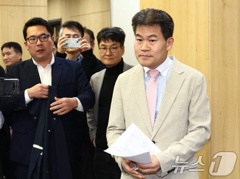 경찰, 전한길 소환조사… "이 대통령 성소수자 발언 왜곡" 허위사실 유포 혐의