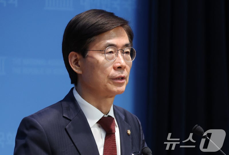 조경태 '尹 입당 수용' <b>김문수</b> 향해 "후보 사퇴하고 <b>정계 은퇴</b>"