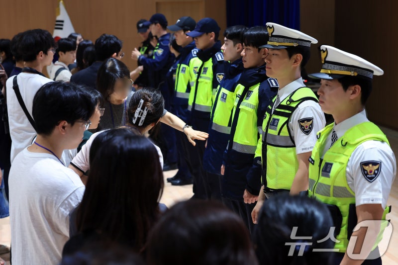 <b>경찰복제개선</b> 현장 시제품 시민 <b>품평회</b>