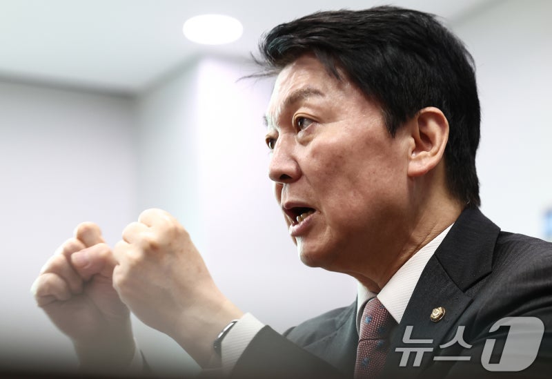 안철수 "尹 사라지니 전한길이 호가호위하며 당 망쳐…<b>제명</b>해야"