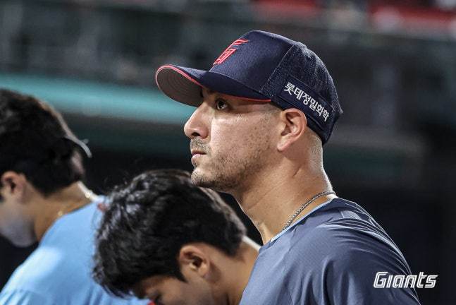 <b>롯데</b> 새 외인 벨라스케즈, KBO <b>데뷔전</b>서 쓴맛…한화전 3이닝 5실점