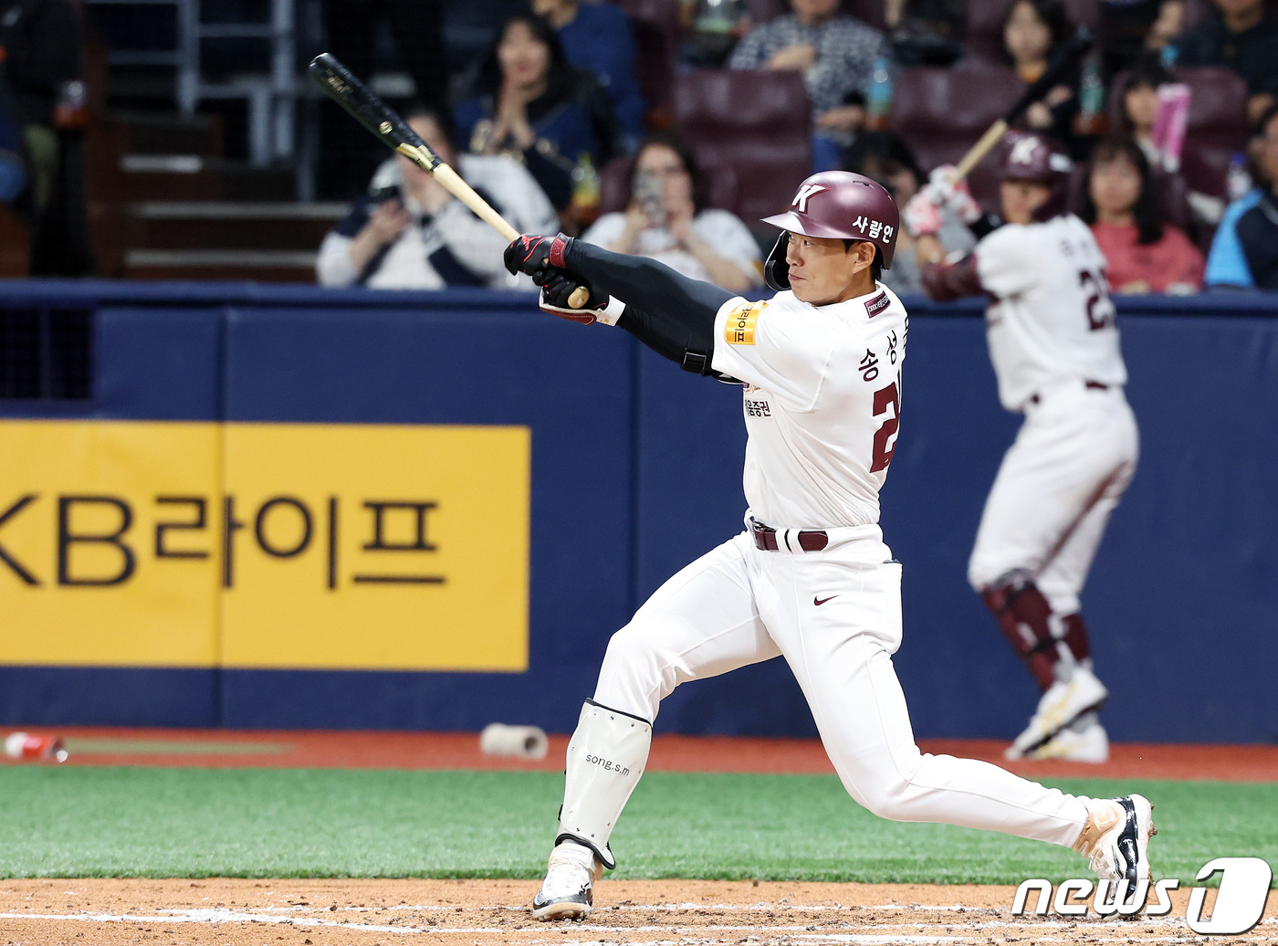 <b>키움 송성문</b>, 프로 데뷔 첫 20홈런-20도루 달성