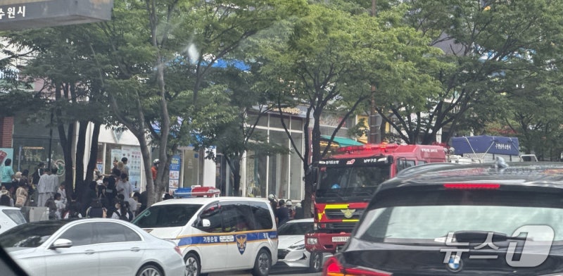 버거킹 <b>수원</b>영통점 '<b>폭발물 설치</b>' <b>신고</b>에 400여명 대피(종합)