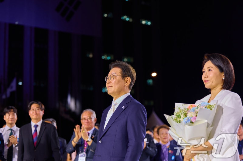 팝콘 든 李<b>대통령</b> 내외, <b>시민</b>들과 '<b>독립군</b>' 관람(종합2보)