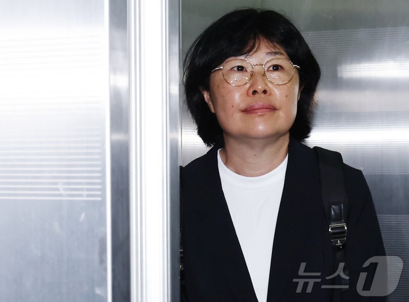 <b>유재은</b> 前관리관, 해병특검 소환…'<b>수사외압</b>' 질문에 침묵