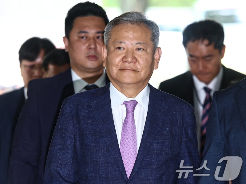 내란특검, <b>이상민 구속 기소</b>…"尹 우두머리로 국헌문란 폭동 가담"(종합...
