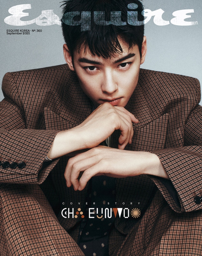 Bộ ảnh của Eunwoo với phong cách nam tính, sang trọng và trang nghiêm