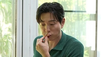 <b>정성일</b> "'무명 시절 길어…'더 <b>글로리</b>' 출연 이후에도 <b>택배</b> 알바"