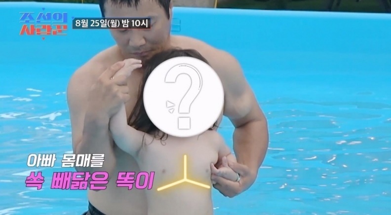 <b>김병만</b>, 아들 공개 "아기인데 갈라진 근육 있어, 간호사도 놀라"