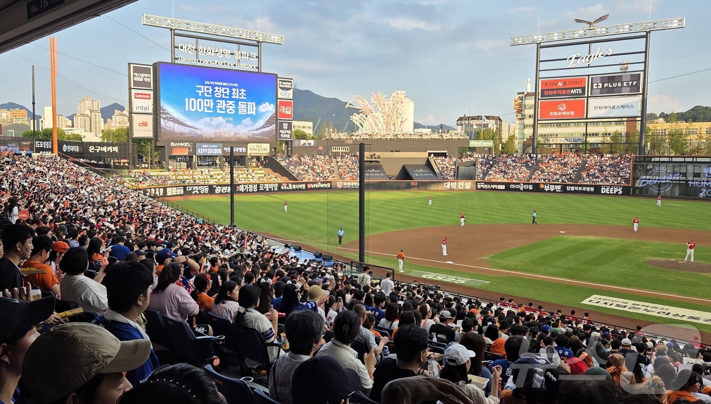 '흥행가도' <b>프로야구</b>, 역대 최소 587경기 만에 <b>1000만 관중</b>