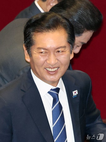 <b>정청래</b> "李<b>대통령</b>, 새 野대표와 대화 당연…나는 궂은 일"