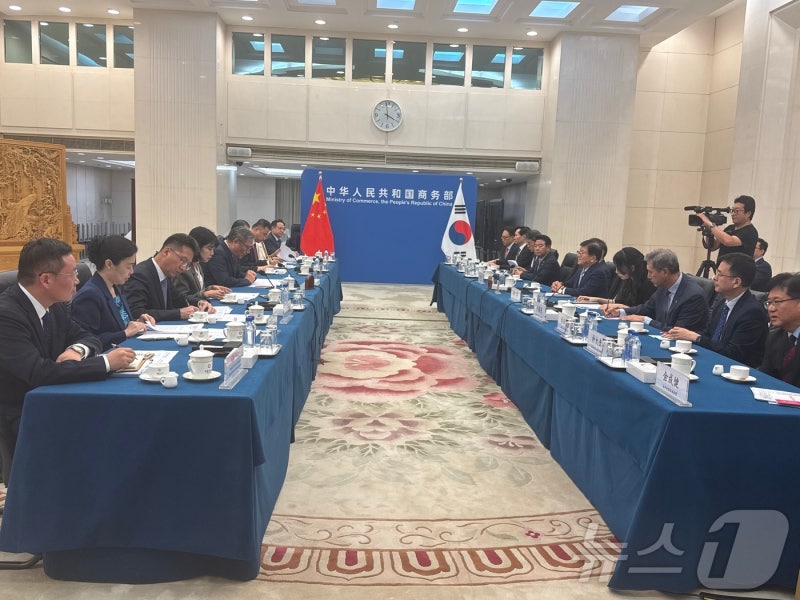 대통령 특사단, 中상무부장에 "미국발 <b>무역</b>재편에 양국 협력 중요"