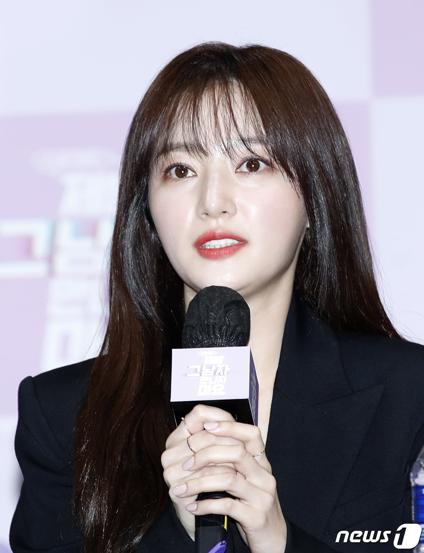 '<b>송하윤 학폭</b>' 주장 A 씨 "100억원대 <b>손해배상 청구</b>…정신적 고통"