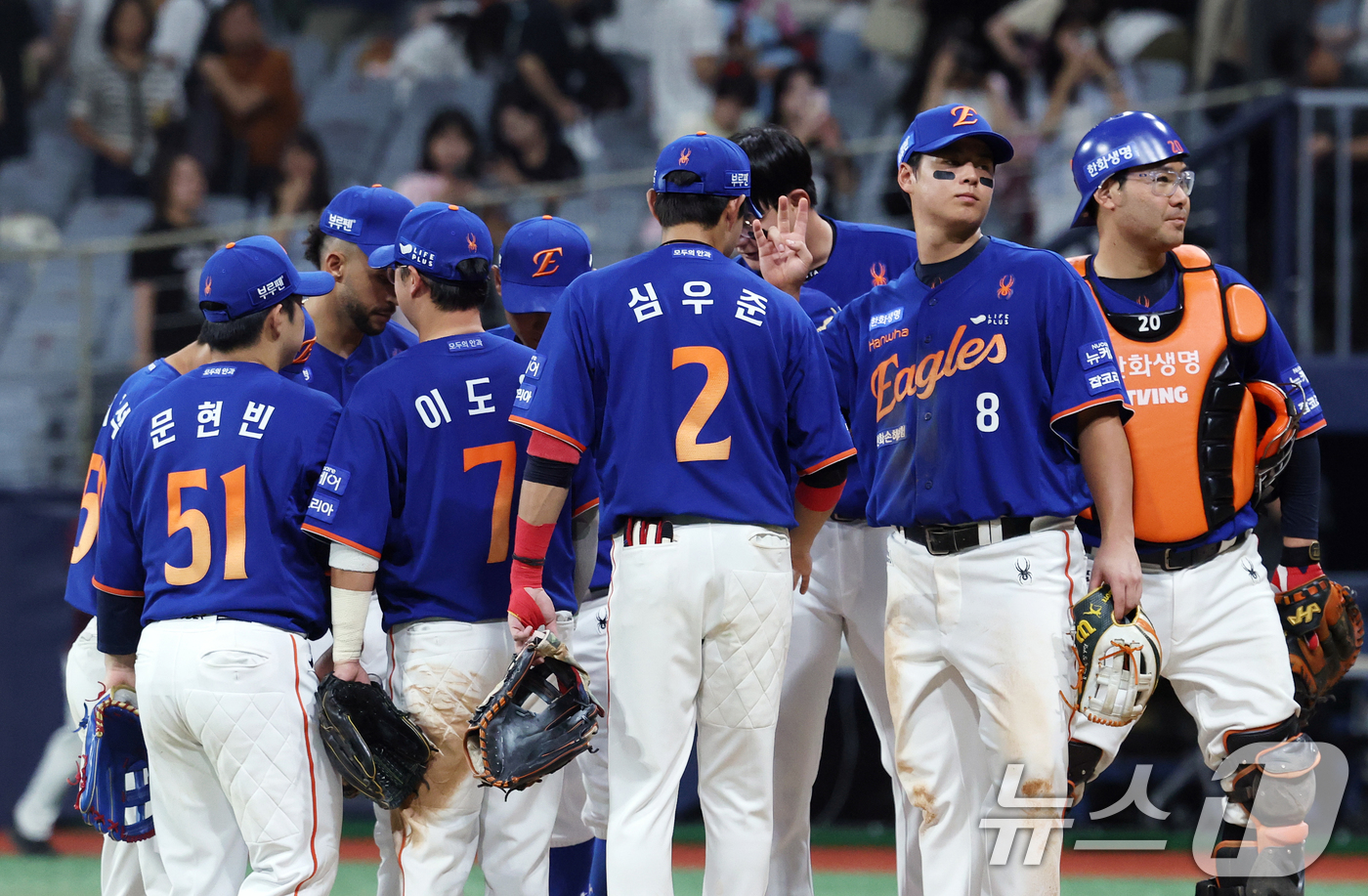 '3연승' 한화 <b>김경문 감독</b> "잘 던진 <b>류현진</b> 승리 못 챙겨줘 미안"