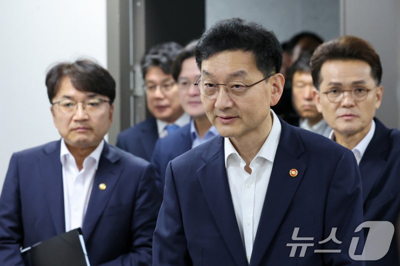 <b>보이스피싱</b>, 금융사 배상 책임…불법개통 이통사 영업정지·등록취소