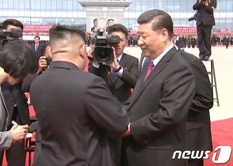 北<b>김정은</b>, 6년만에 시진핑 만난다…내주 中전승절 참석(종합2보)
