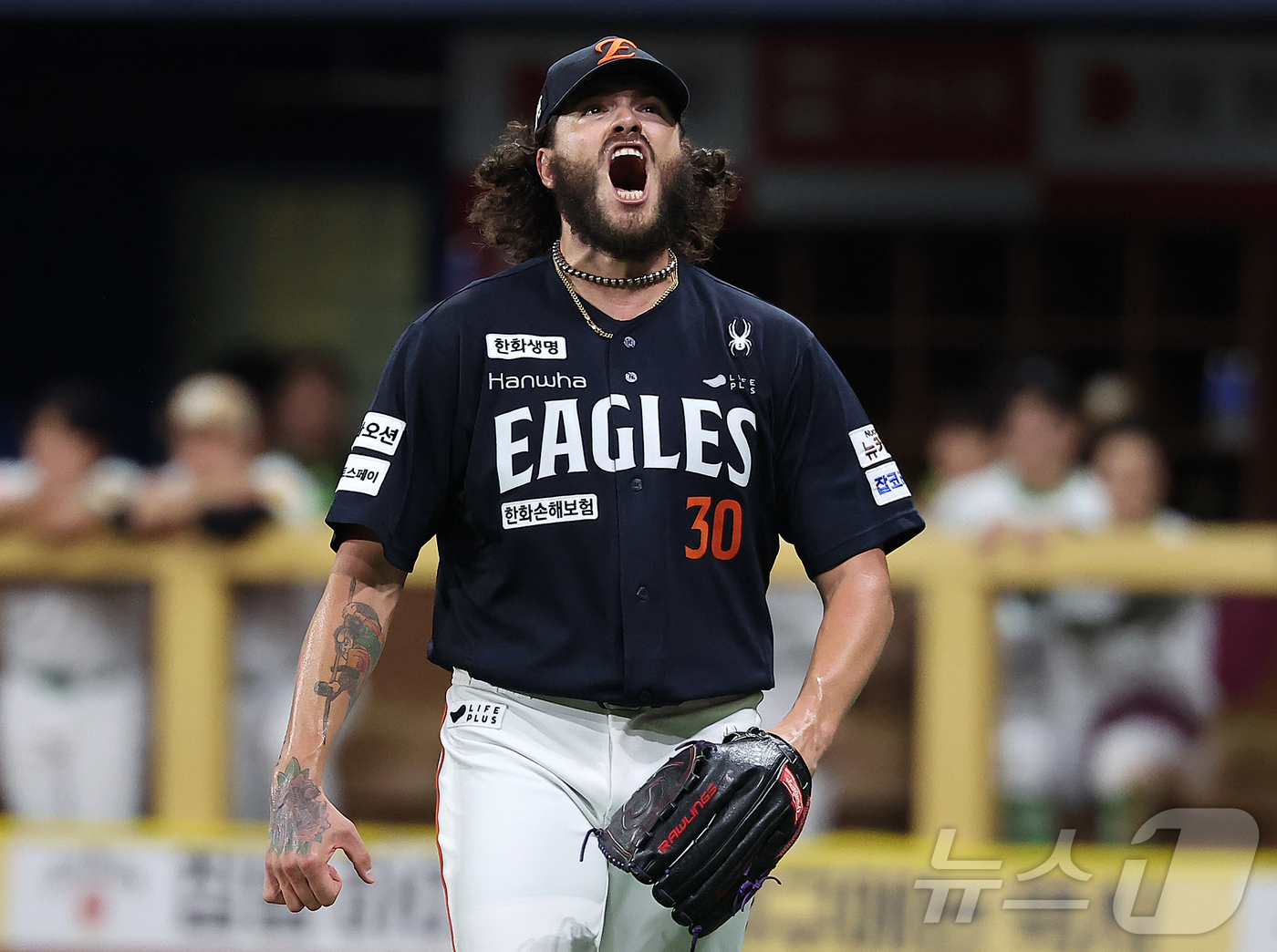 한화 <b>폰세</b>, 선발 <b>16연승</b> 보인다…MLB 스카우트 앞 5이닝 3실점