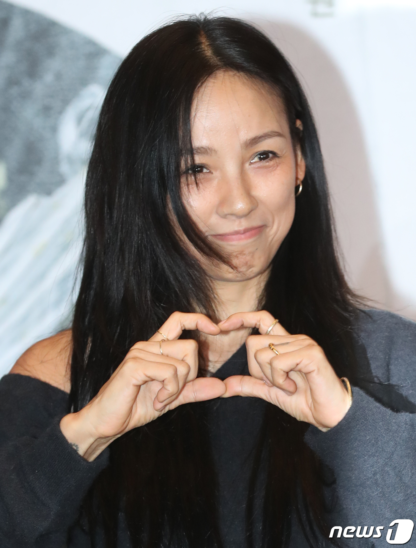 '강사 자격증' <b>이효리</b>, 서울 연희동에 <b>요가원</b> 차렸다…9월부터 수업
