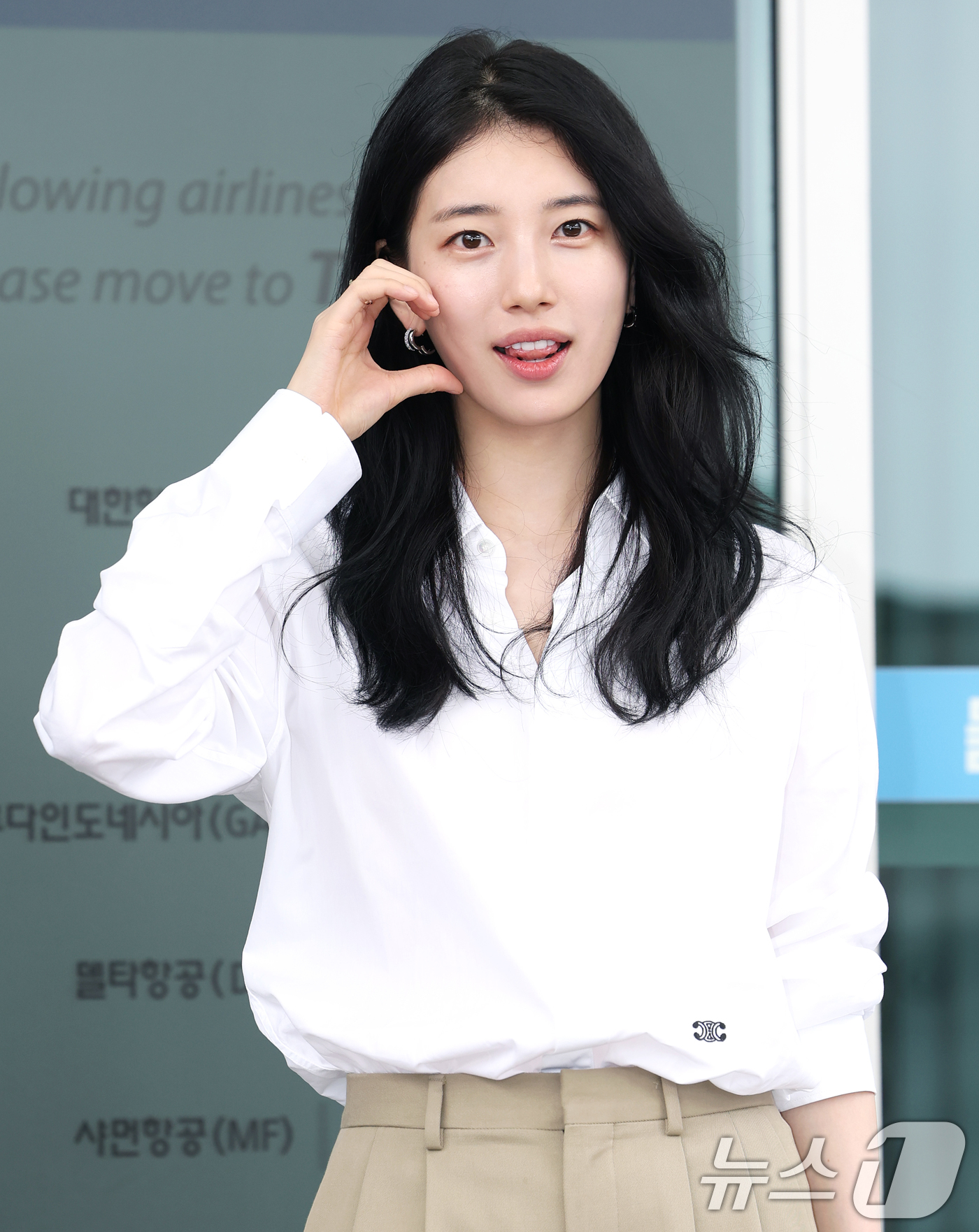 '허위 <b>결혼설</b> 지라시' 시달린 <b>수지</b>…소속사 "명예훼손, 선처없이 <b>법적</b>대...