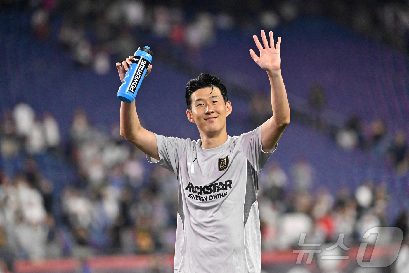 홈 <b>데뷔</b>전 앞둔 <b>손흥민</b> "<b>MLS</b> 더 크게 만들기 위해 LA FC 이적"