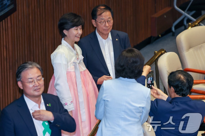 與, 국힘 <b>정기국회 개회식</b> '상복' 예고에 "부고 내면 조문"