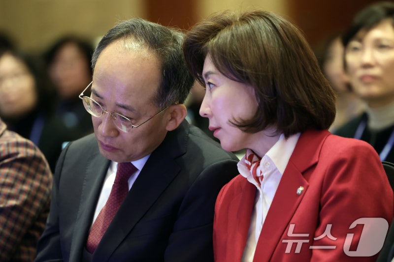 내란특검, '<b>계엄 해제 방해</b>' <b>추경호</b> 압색·출국금지…"곧 소환"(종합)