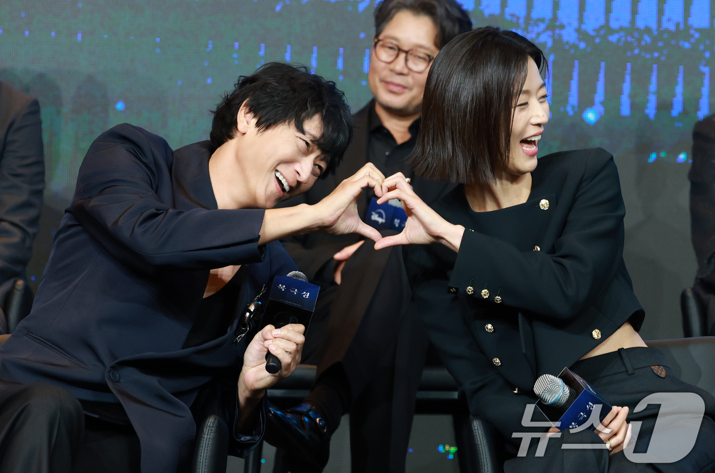 '<b>북극성</b>' <b>전지현</b> "멜로 <b>케미</b> '느좋'"…<b>강동원</b> "느무 좋다?" [N현장]