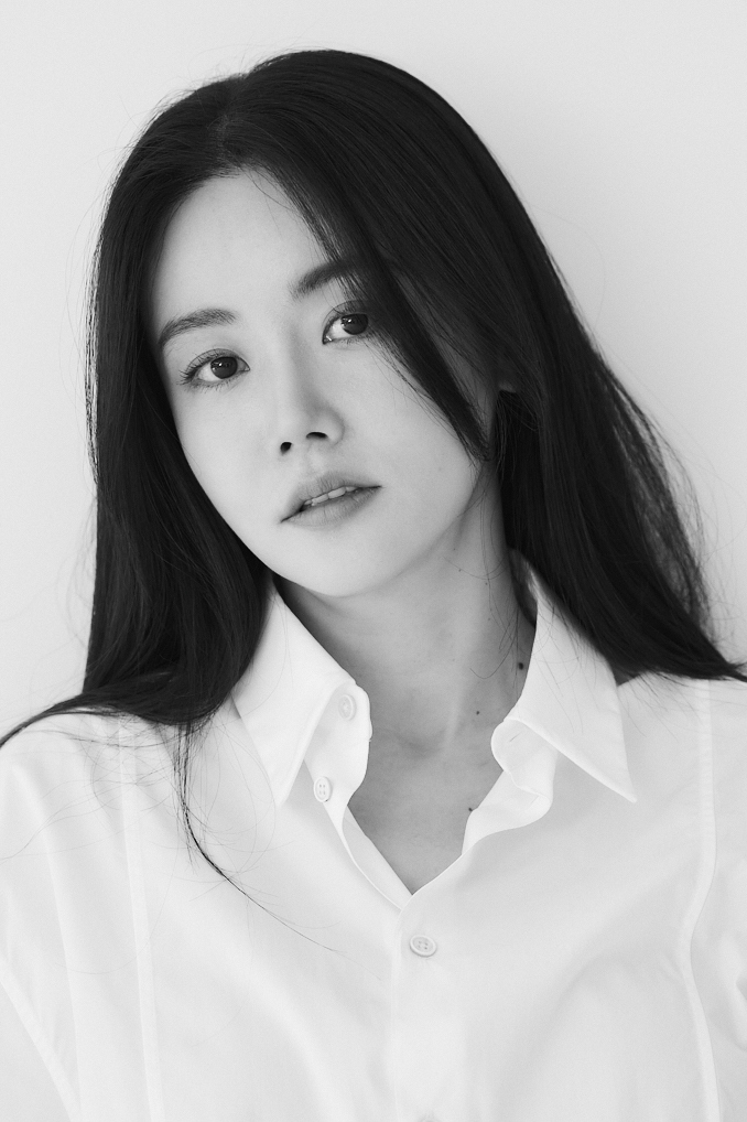 <b>황우슬혜</b>, 현빈·장근석 소속사로…<b>VAST</b>와 전속계약