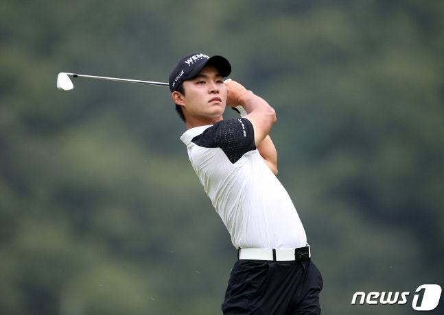 <b>정태양</b>, KPGA 파운더스컵 이틀 연속 <b>선두</b>…데뷔 첫 승 도전