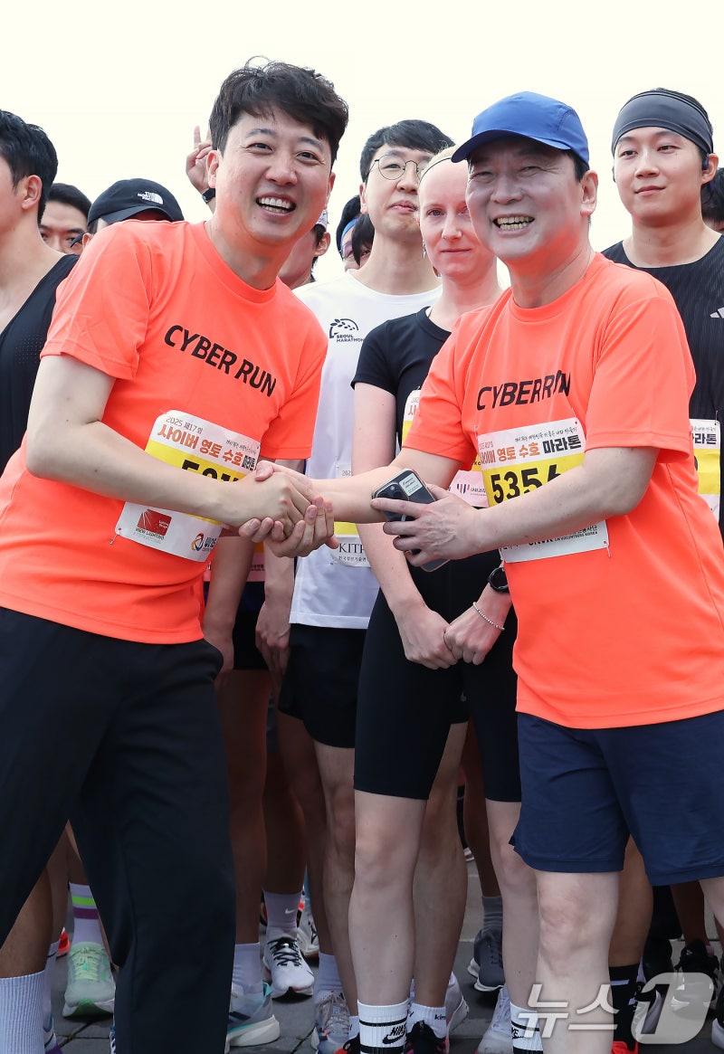 <b>마라톤</b>에서 만난 <b>이준석</b>·<b>안철수</b>