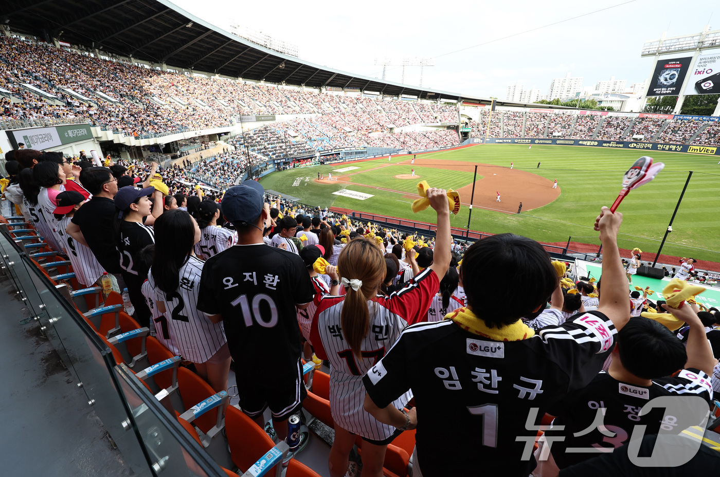 <b>1100만</b> 관중 눈앞에 둔 <b>프로야구</b>