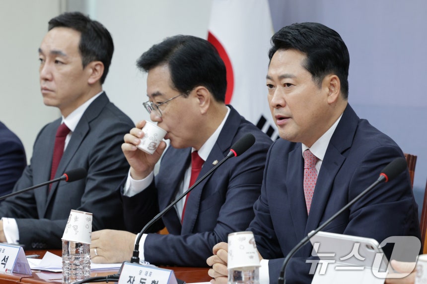 Jang Dong-hyuk, leader of the People Power Party, speaks at a Supreme Council meeting at the National Assembly in Yeouido, Seoul, on the morning of the 8th. 2025.9.8/News1 © News1 Shin Woong-soo