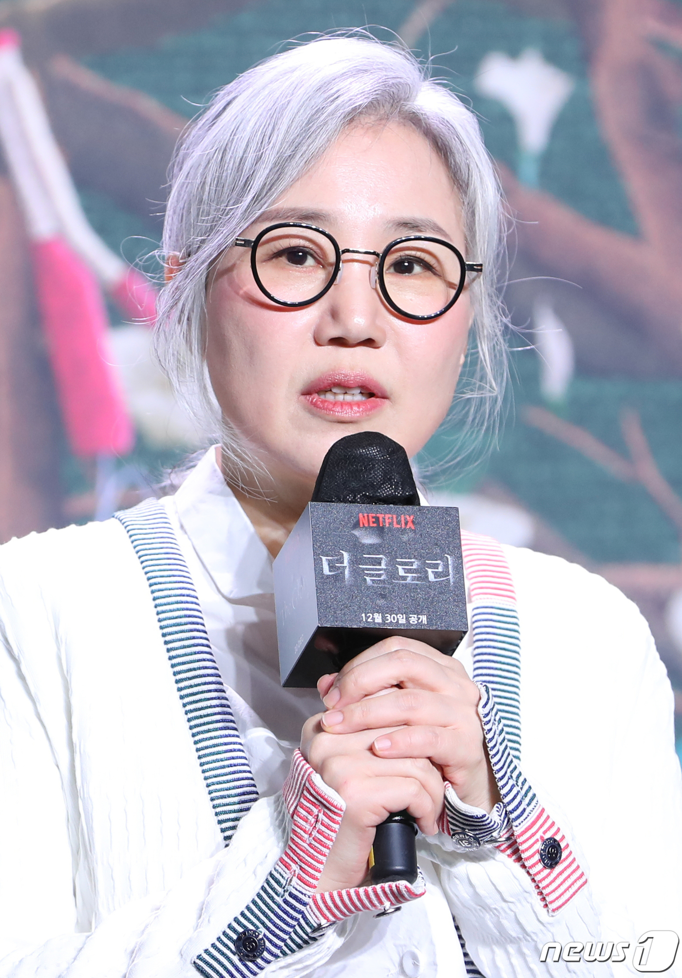 <b>김은숙</b> 작가·윤하림 대표, '<b>가뭄</b>' <b>강릉</b> 위해 4000만원어치 생수 <b>기부</b>