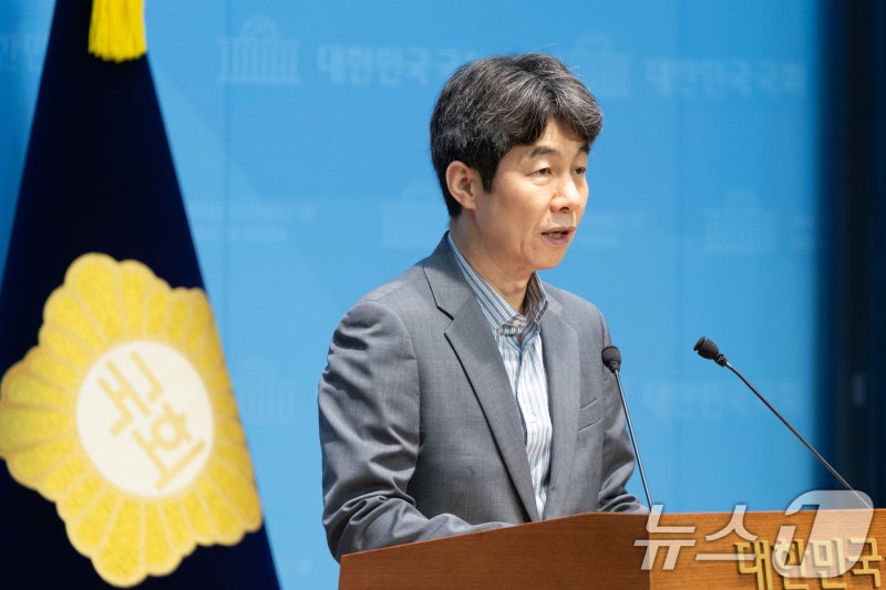 <b>윤건영</b> "<b>계엄</b>의 밤, <b>국정원</b> 80명 파견 검토…명백한 <b>동조</b>"