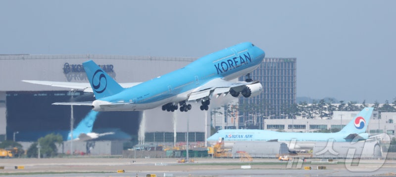 '<b>미국 구금 한국인</b>' 데려올 <b>전세기</b> 인천공항 출발