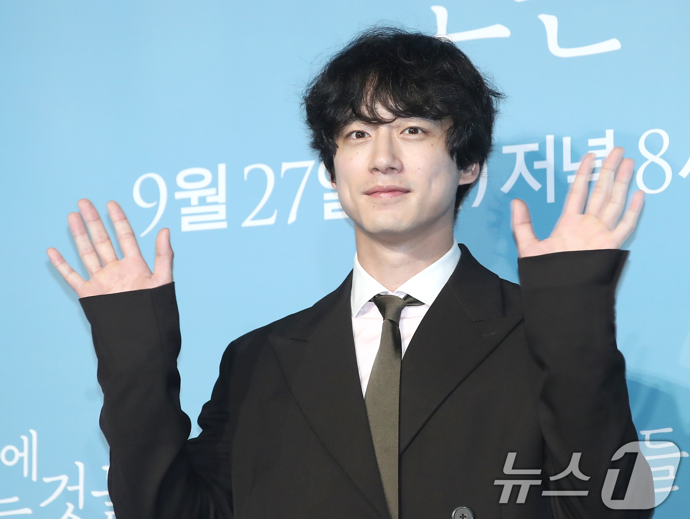日 <b>사카구치 켄타로</b>, 여친과 동거중·배우 나가노 메이와 <b>양다리</b> 의혹