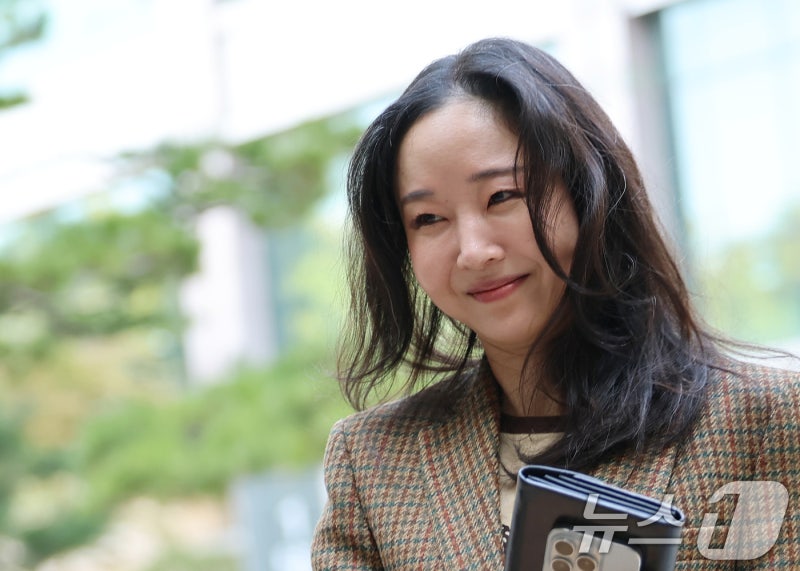법정 나온 <b>민희진</b> "노예계약"…<b>하이브</b> "어도어 빈껍데기 계획 실행"