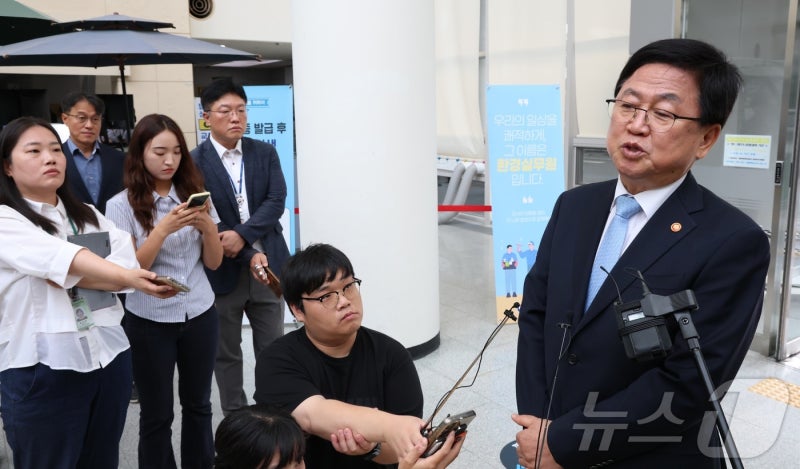 <b>최교진</b> "'가르침·돌봄' 전념 지원…AI 인재·서울대 10개 양성"(종합)