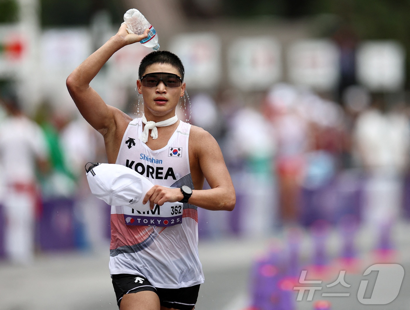 <b>주최 측</b> 황당 <b>실수</b>…<b>김민규</b>, 세계육상선수권 35 경보 <b>완주 실패</b>