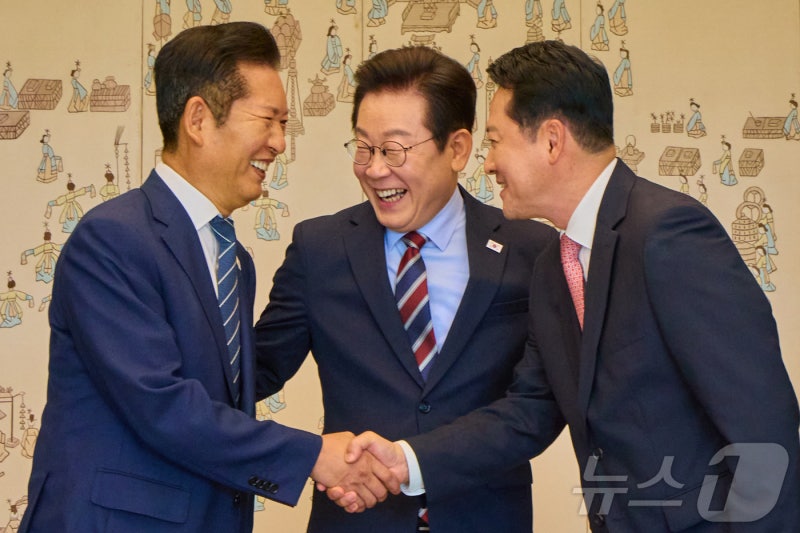 <b>정청래</b> "사법개혁, <b>사법부 자업자득</b>"…장동혁 "北中 수준 <b>사법부</b> 인식"