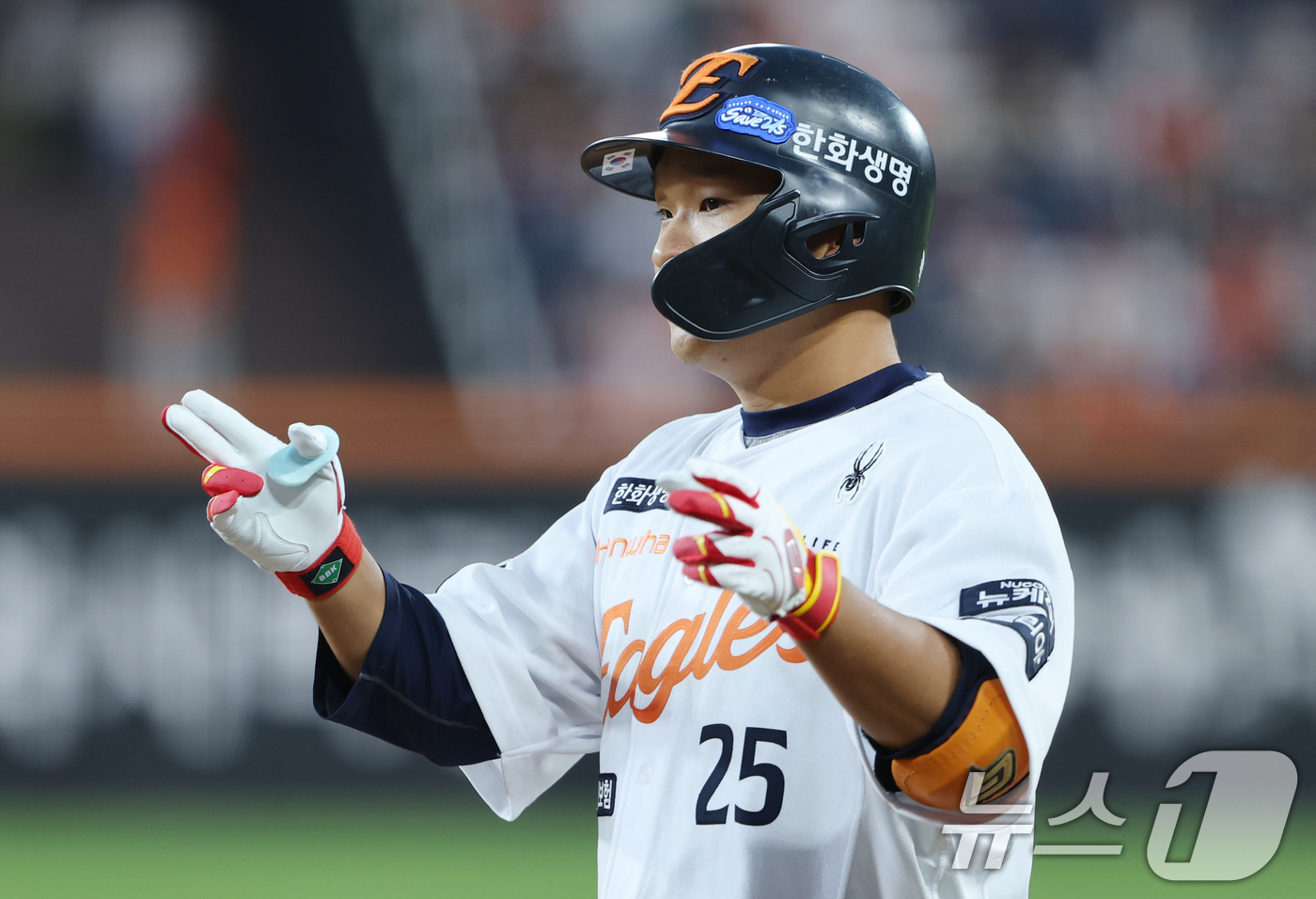 '투구 <b>안면</b>강타' 한화 <b>김태연</b>, 큰 <b>부상</b> 피했다…"입술 상처 봉합"(종합)