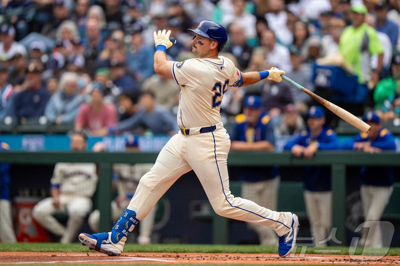 시애틀 <b>롤리</b>, 7경기 만에 '54호포'…MLB 시즌 포수 최다 홈런新